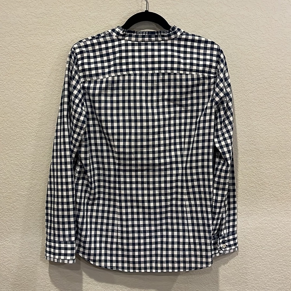 Talbots. Medium. Blue and white checked blouse. Excellent condition - Picture 6 of 6